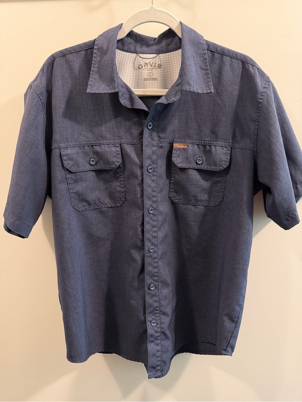 Orvis Tech Men's Short-Sleeve Button-Down Shirt in Navy Blue